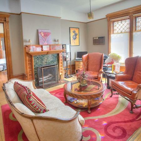 M&M Victorian Bed And Breakfast Marinette Exterior foto