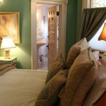 M&M Victorian Bed And Breakfast Marinette Exterior foto