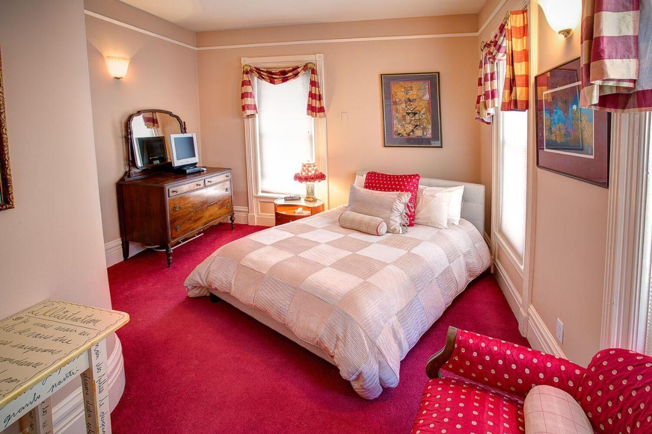M&M Victorian Bed And Breakfast Marinette Exterior foto
