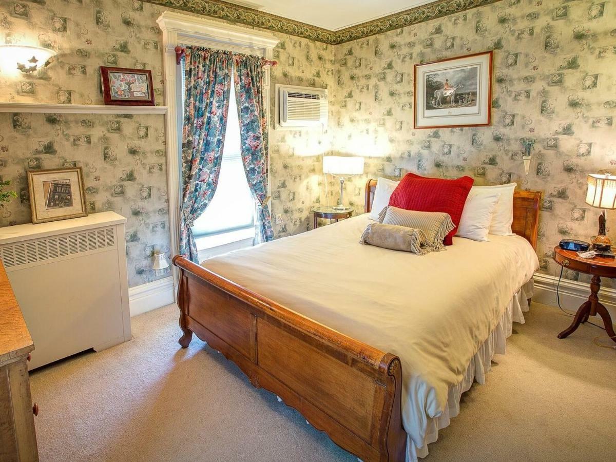 M&M Victorian Bed And Breakfast Marinette Exterior foto