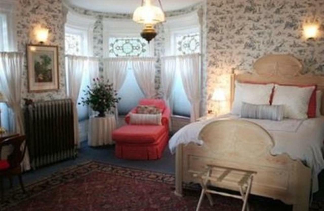 M&M Victorian Bed And Breakfast Marinette Exterior foto
